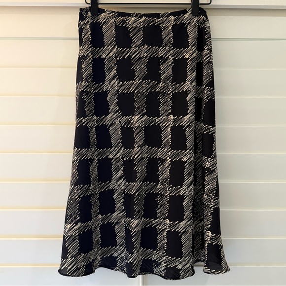 New York & Company Black and Tan Lined Skirt - Picture 4 of 6